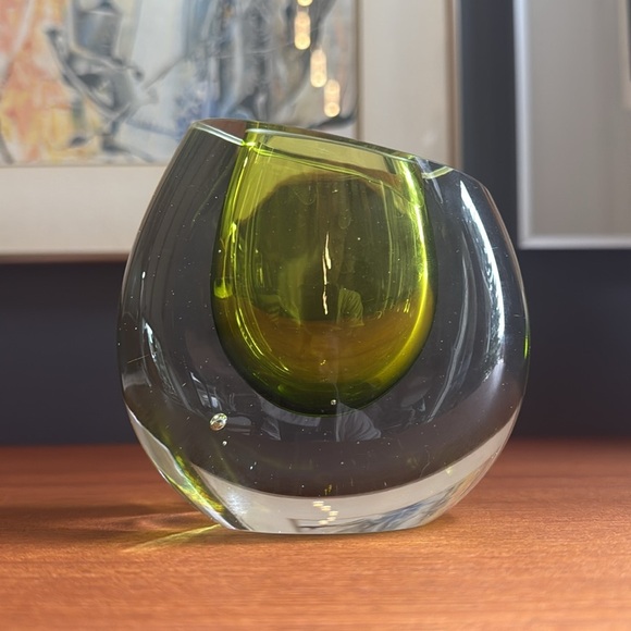 Modern colour drop vase lime Green Glass Art Sculpture made in Poland handblown - Picture 4 of 5